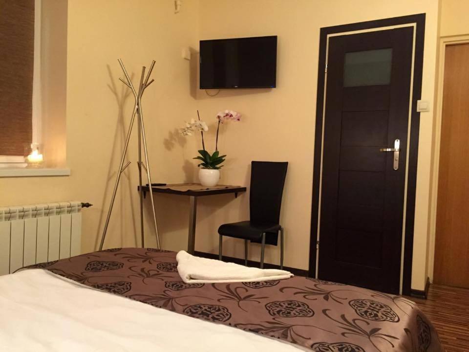 Hotel Maluch Tarczyn Esterno foto